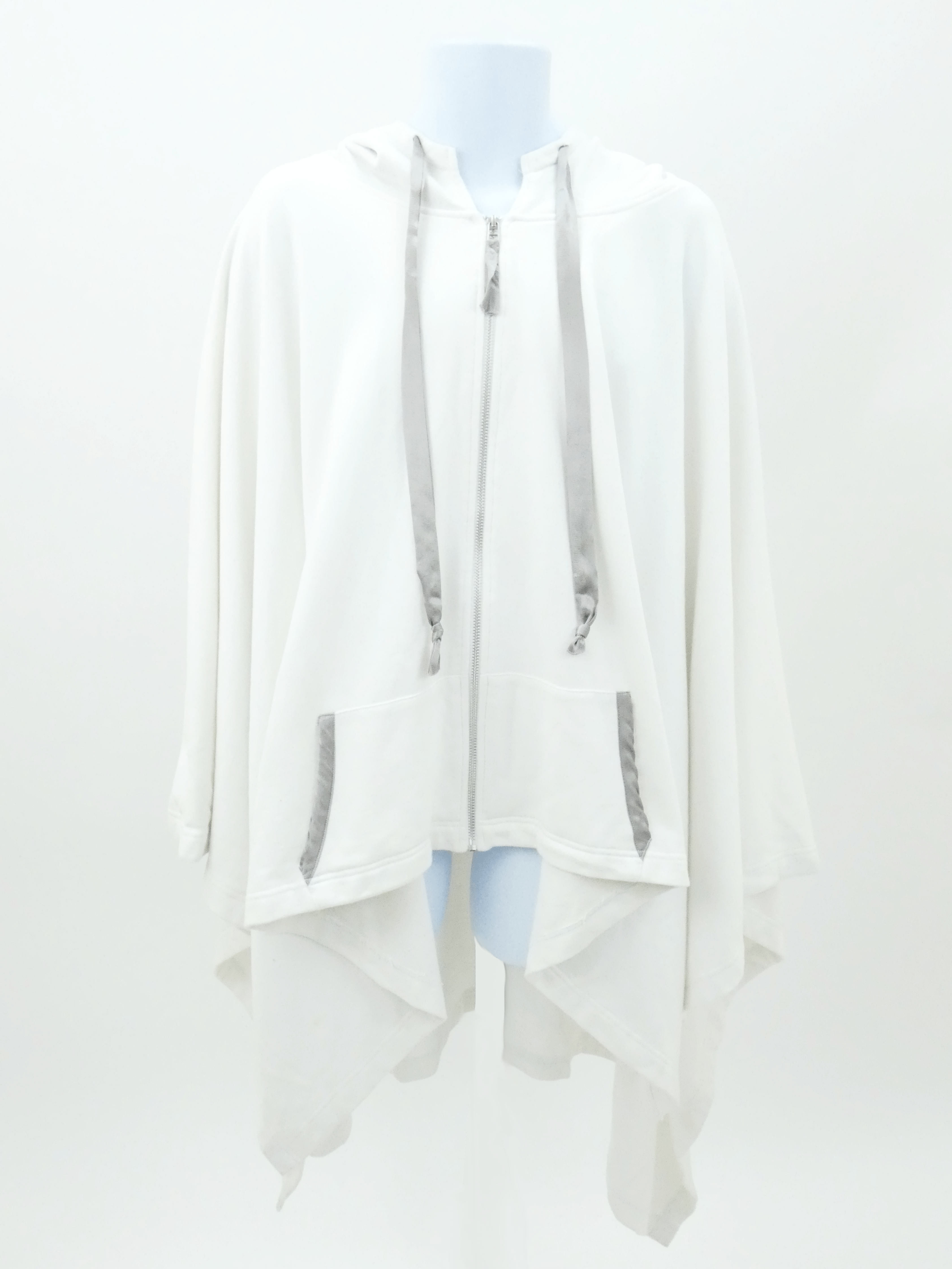 WHITE HOODED CAPE WITH ZIP FRONT